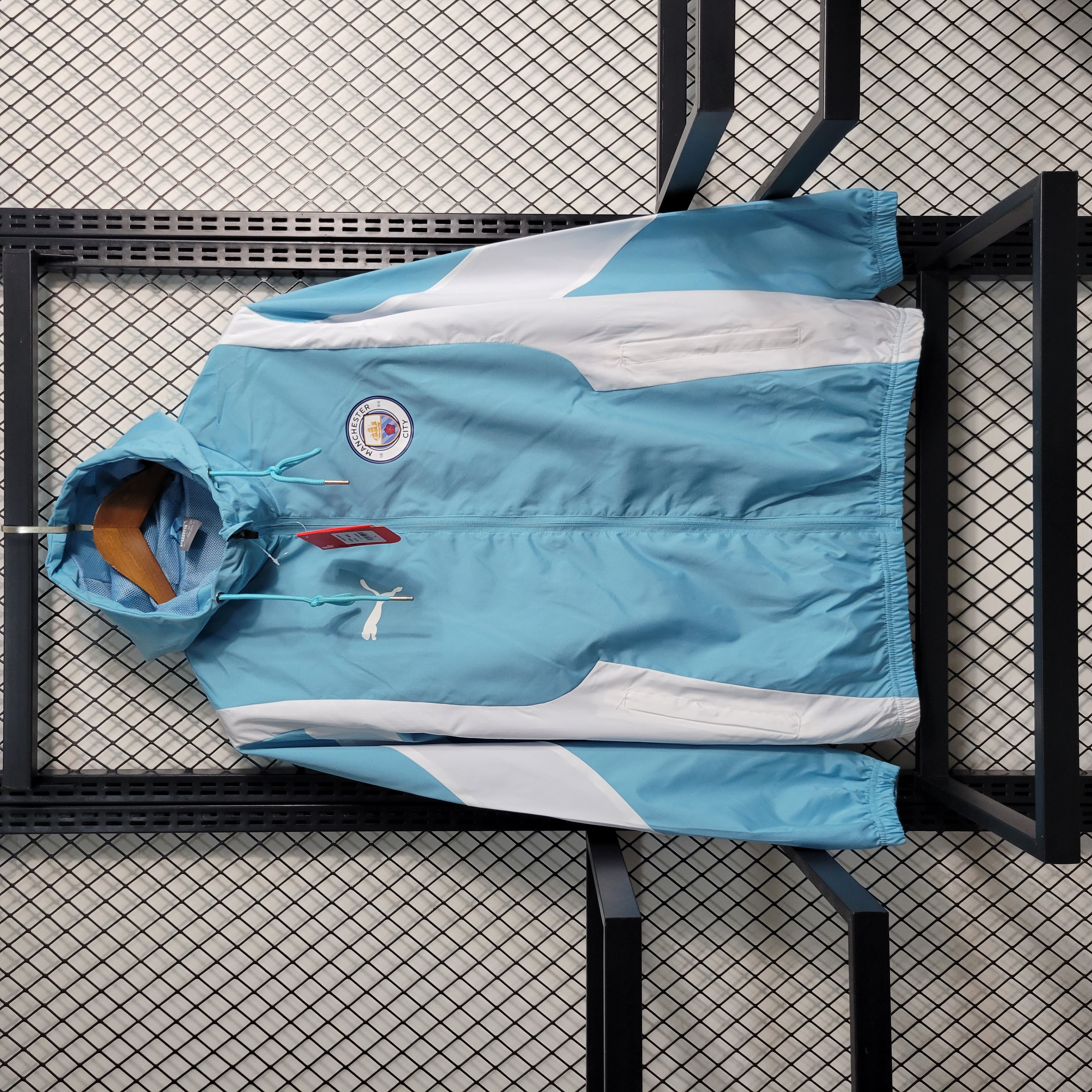 Manchester City 23-24 Windbreaker Light Blue